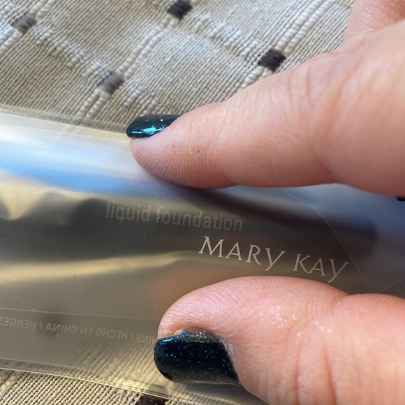Mary Kay Liquid Foundation Brush - Picture 2 of 2